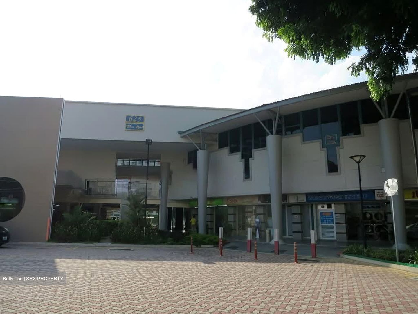 Elias Mall (D18), Retail #580089231
